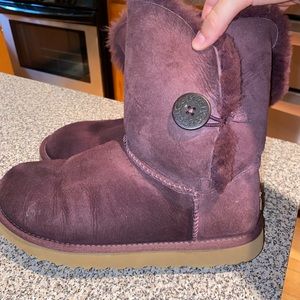 Plum bailey button uggs, great condition!